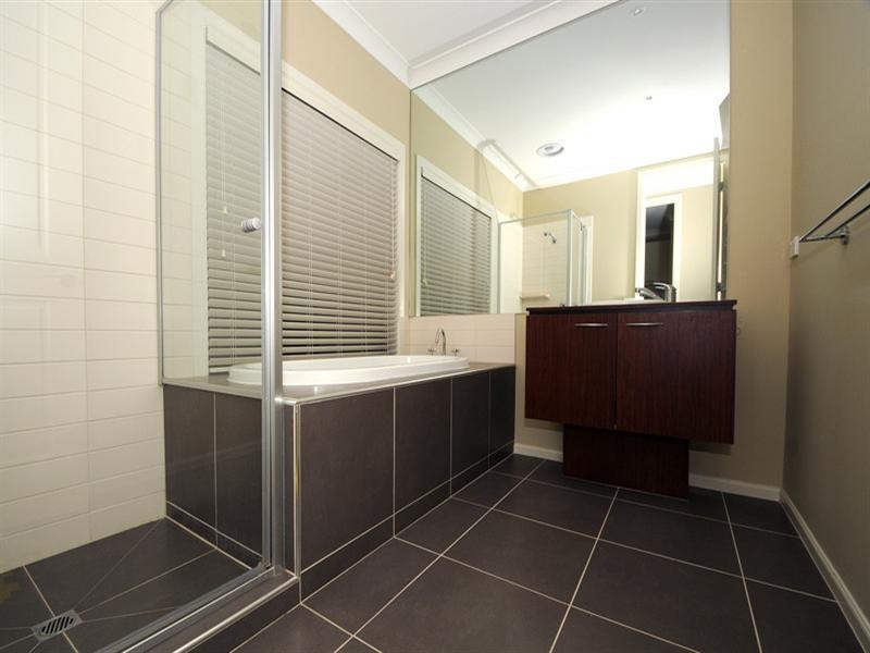 33 Coorong Circle, Waterways VIC 3195