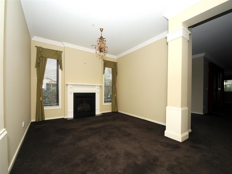 33 Coorong Circle, Waterways VIC 3195