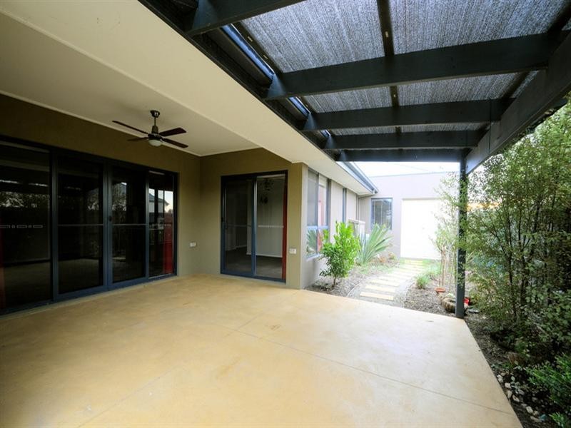 33 Coorong Circle, Waterways VIC 3195