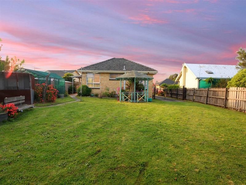 2 Eulinga Avenue, Aspendale VIC 3195