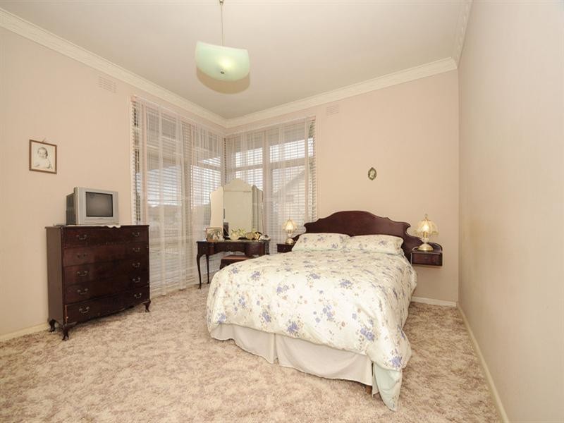 2 Eulinga Avenue, Aspendale VIC 3195