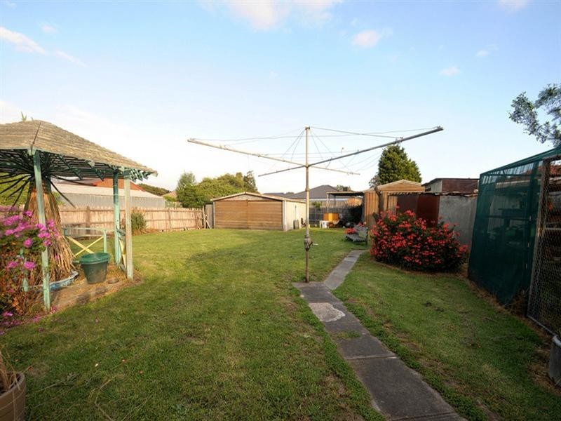 2 Eulinga Avenue, Aspendale VIC 3195