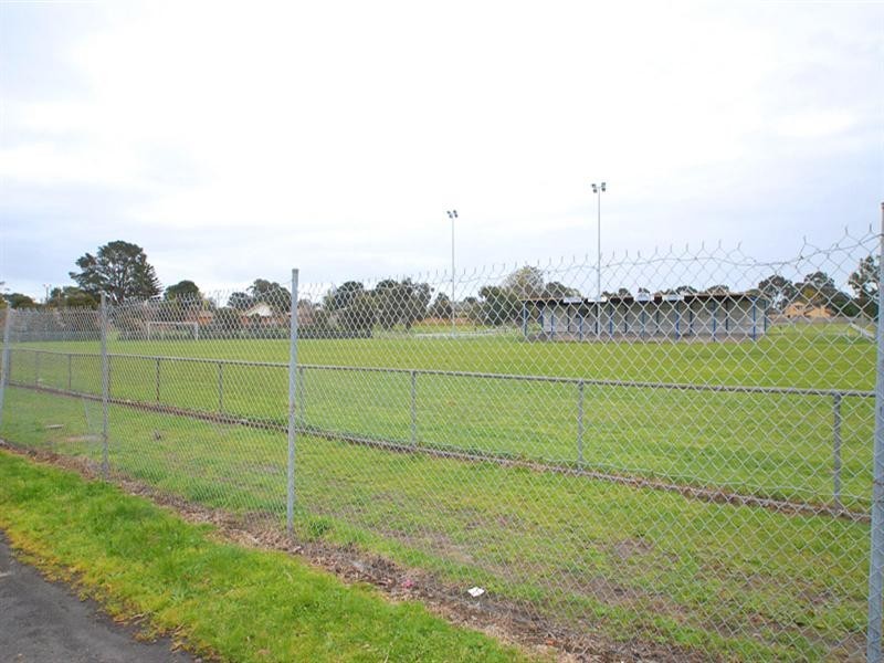 18 Jenkens Street, Frankston North VIC 3200