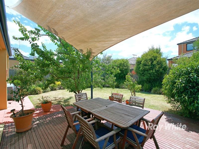 22 Waterside Drive, Waterways VIC 3195