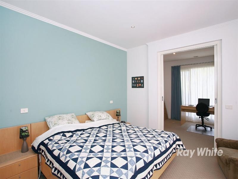 22 Waterside Drive, Waterways VIC 3195