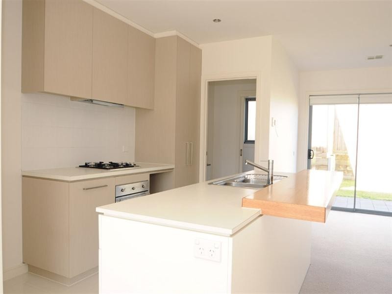 19 Paragon Way, Waterways VIC 3195