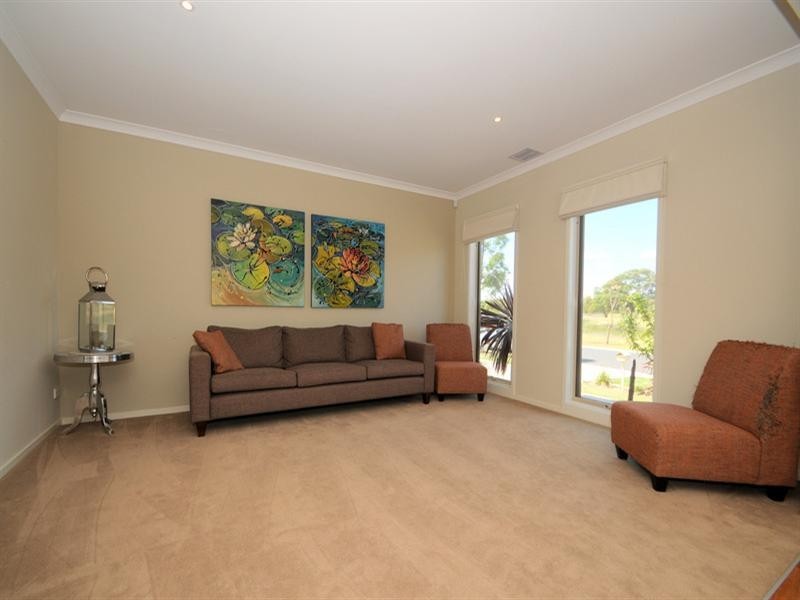140 Lakeview Boulevard, Keysborough VIC 3173