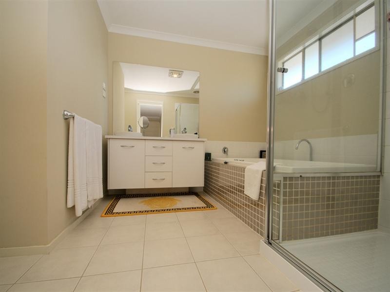 140 Lakeview Boulevard, Keysborough VIC 3173