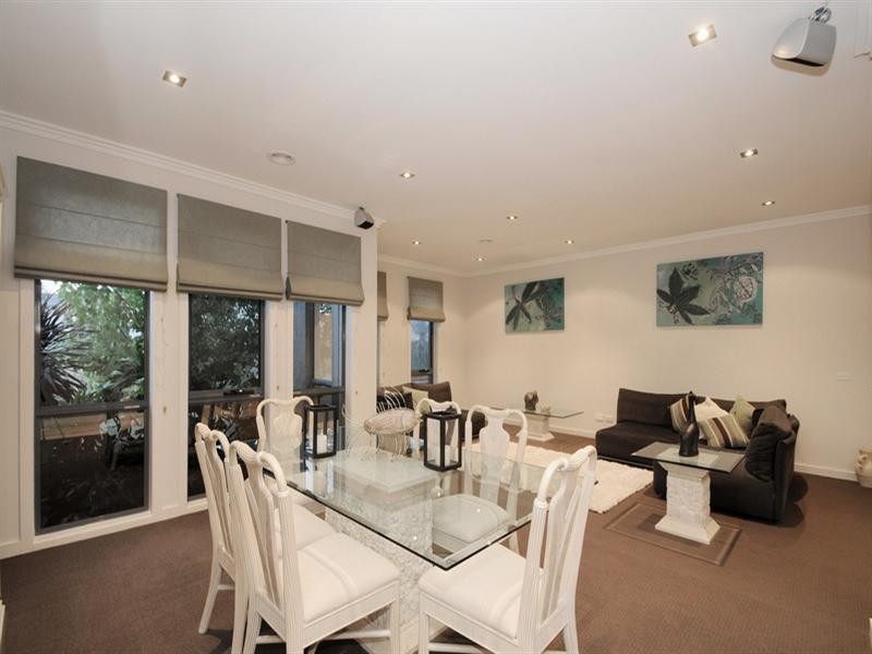 4 The Mews, Waterways VIC 3195