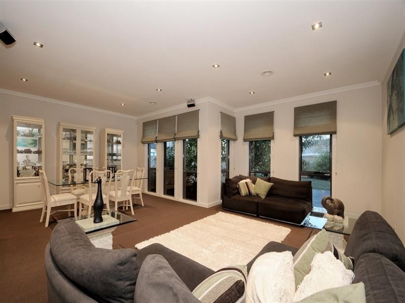 4 The Mews, Waterways VIC 3195