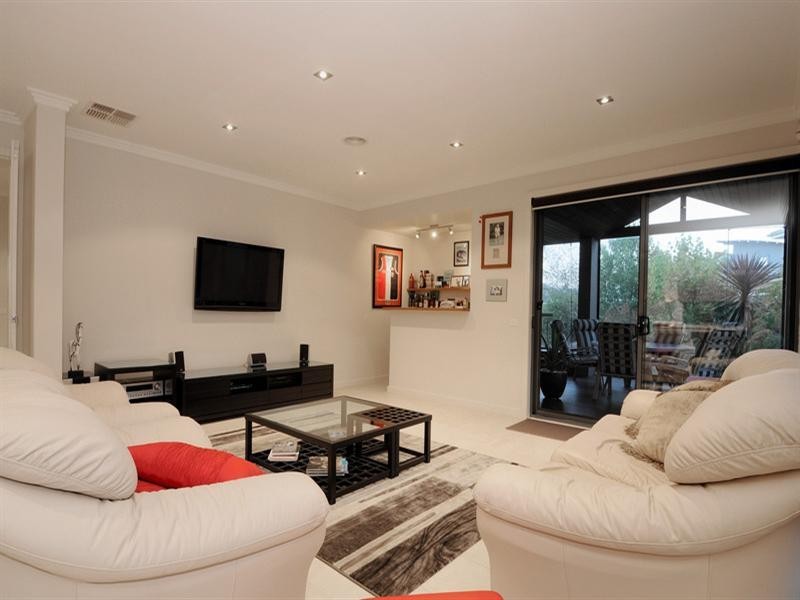 4 The Mews, Waterways VIC 3195