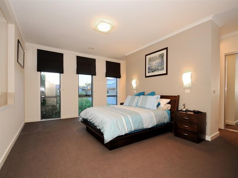 4 The Mews, Waterways VIC 3195