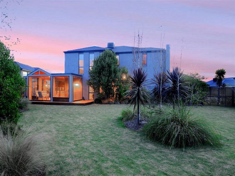 4 The Mews, Waterways VIC 3195