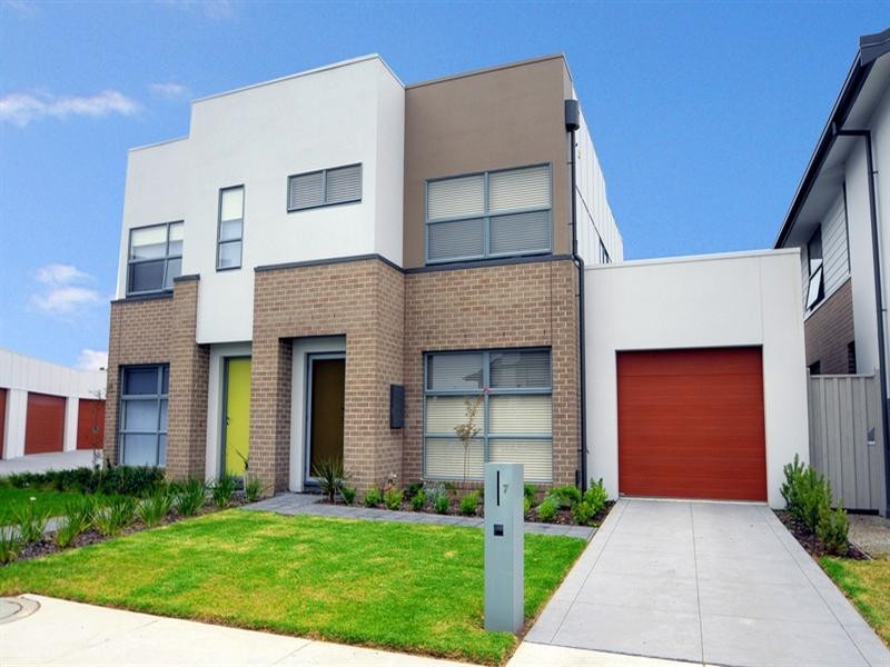 7 Ashberg Drive, Waterways VIC 3195