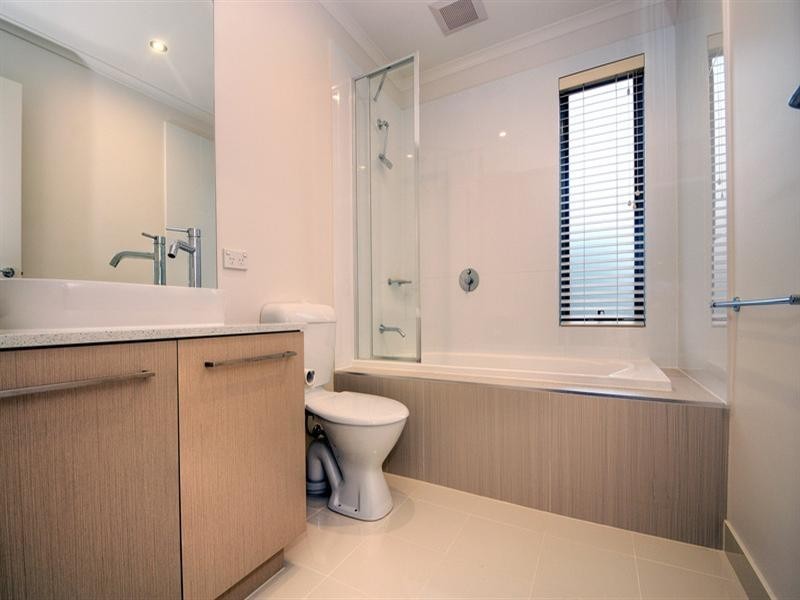 7 Ashberg Drive, Waterways VIC 3195