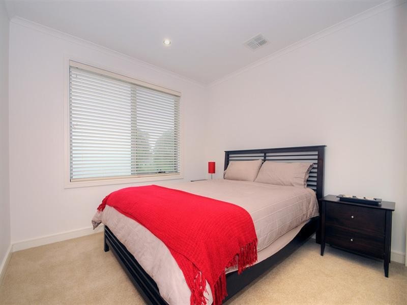 7 Ashberg Drive, Waterways VIC 3195