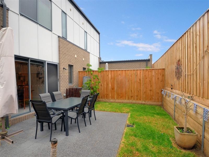 7 Ashberg Drive, Waterways VIC 3195