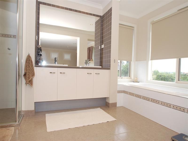 5 Observation Court, Waterways VIC 3195