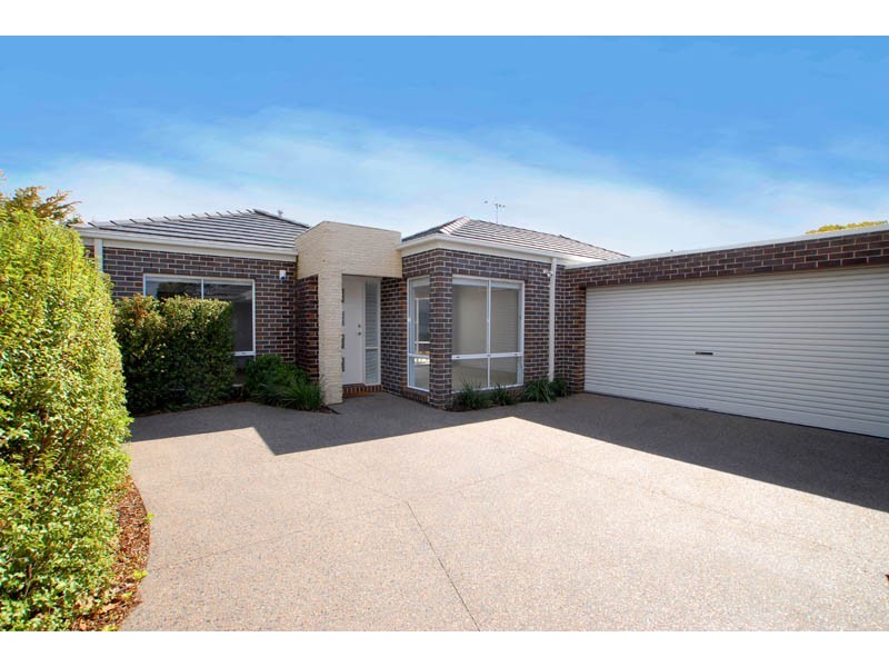 2/15 Stewart Avenue, Parkdale VIC 3195