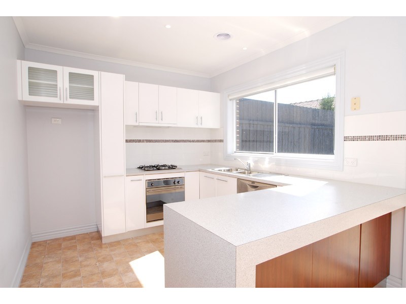 2/15 Stewart Avenue, Parkdale VIC 3195