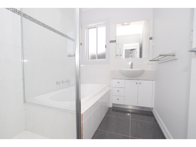 2/15 Stewart Avenue, Parkdale VIC 3195