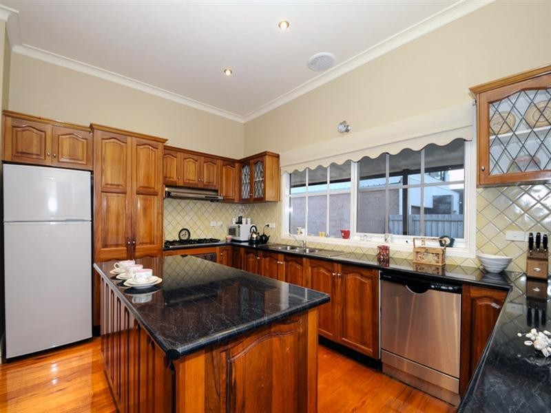 15 Ashmore Avenue, Mordialloc VIC 3195