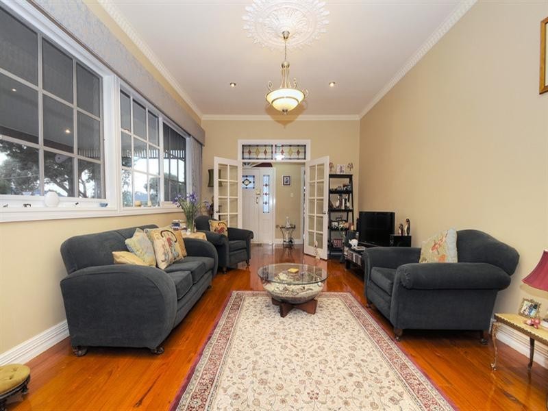 15 Ashmore Avenue, Mordialloc VIC 3195