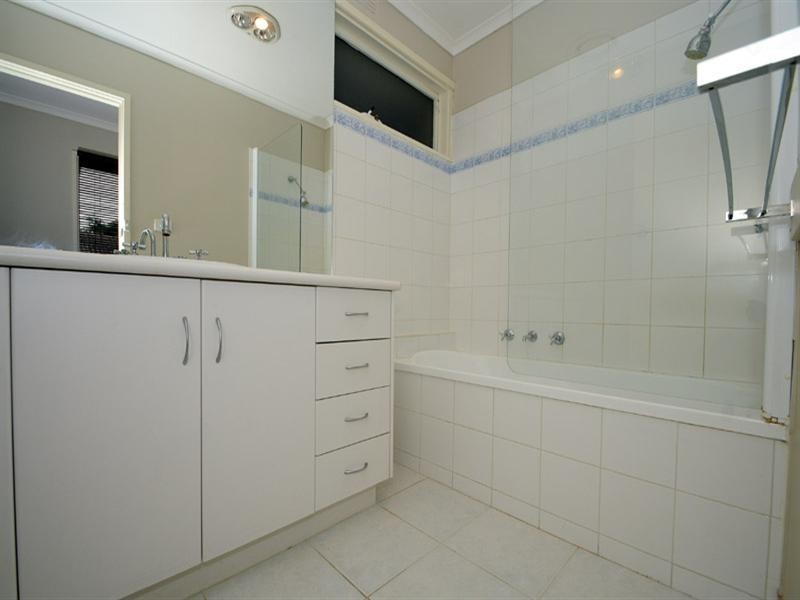 24 Kinsale Street, Seaford VIC 3198