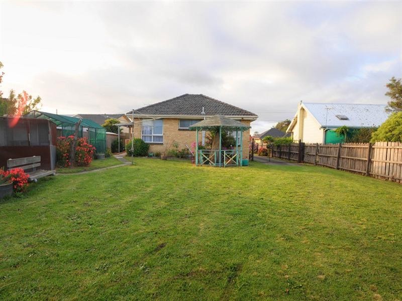 2 Eulinga Avenue, Aspendale VIC 3195