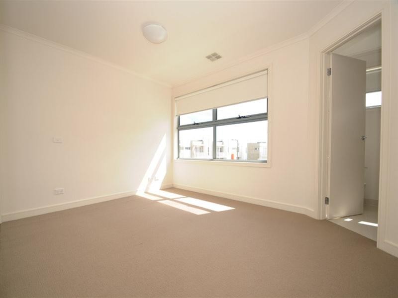 19 Paragon Way, Waterways VIC 3195