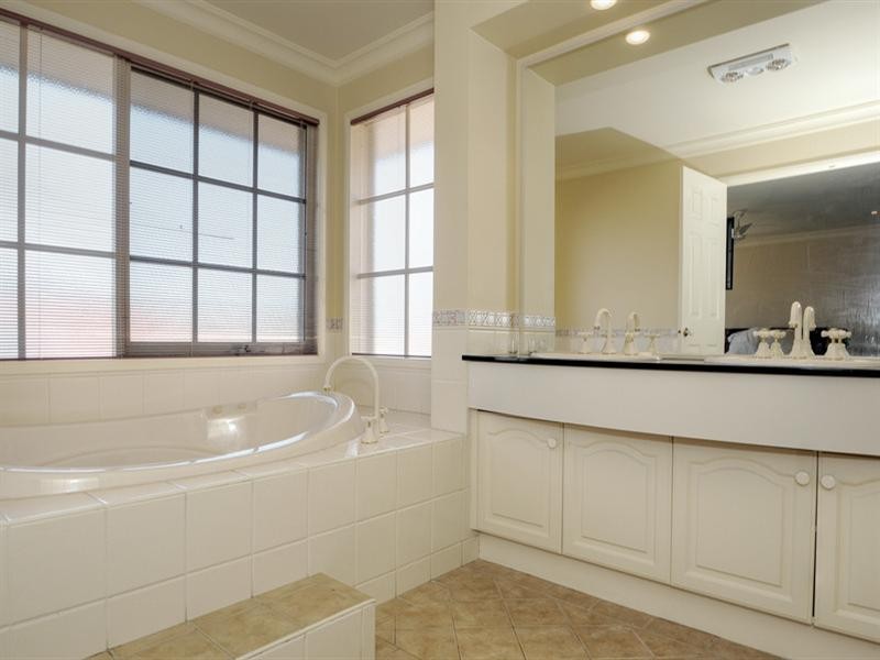 8 Reef Court, Aspendale Gardens VIC 3195