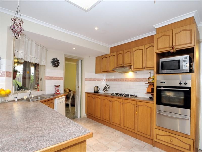 64 Branagan Drive, Aspendale Gardens VIC 3195