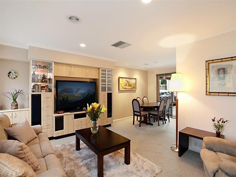 16 Dumfries Road, Keysborough VIC 3173