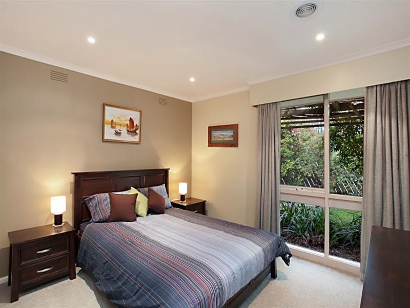 16 Dumfries Road, Keysborough VIC 3173