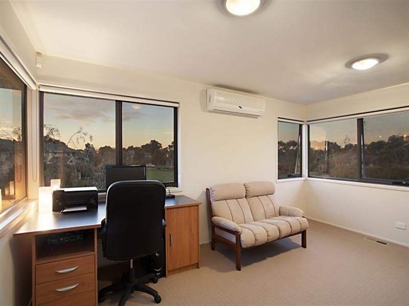 25 Barton Drive, Sandhurst VIC 3977