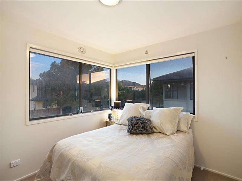 25 Barton Drive, Sandhurst VIC 3977