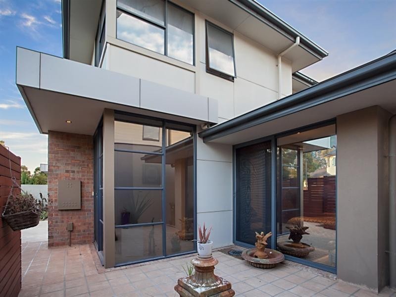 25 Barton Drive, Sandhurst VIC 3977