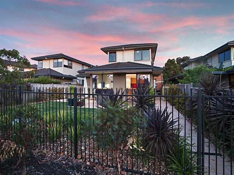 25 Barton Drive, Sandhurst VIC 3977