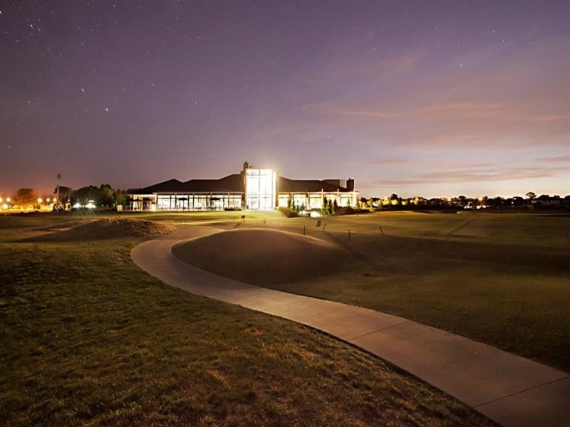 25 Barton Drive, Sandhurst VIC 3977