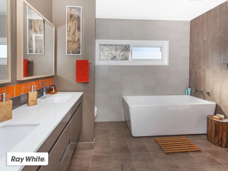 18 Anembo Crescent, Kiama Heights NSW 2533