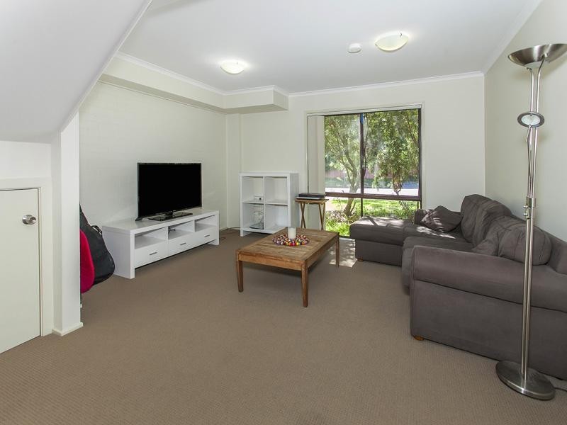 2/33 Tarrant Avenue, Kiama Downs NSW 2533