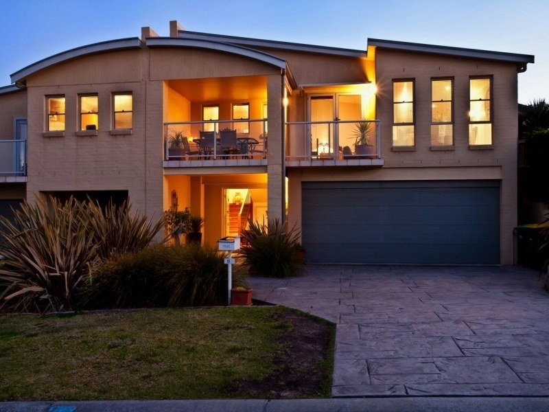 8 Price Avenue, Kiama NSW 2533