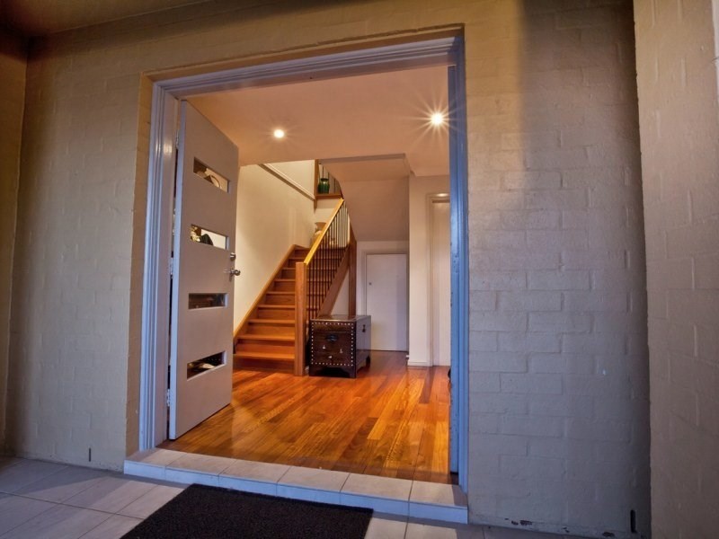 8 Price Avenue, Kiama NSW 2533