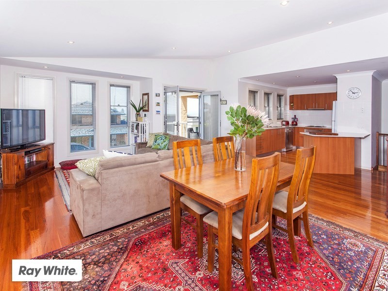 8 Price Avenue, Kiama NSW 2533