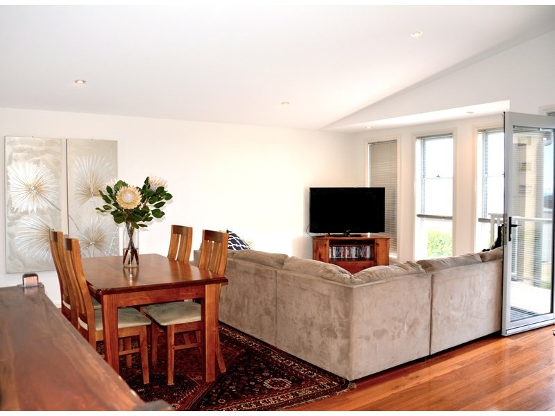 8 Price Avenue, Kiama NSW 2533