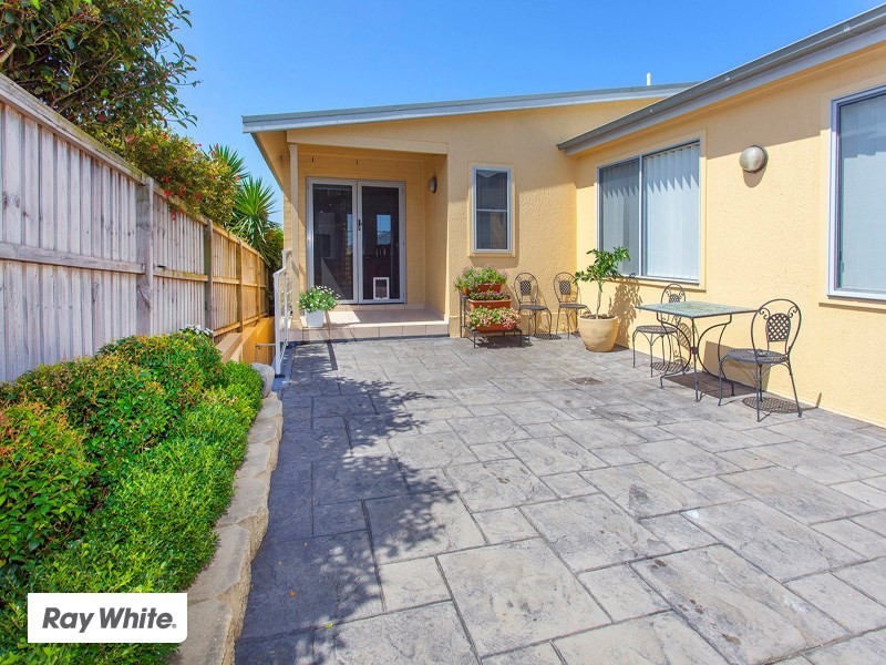 8 Price Avenue, Kiama NSW 2533