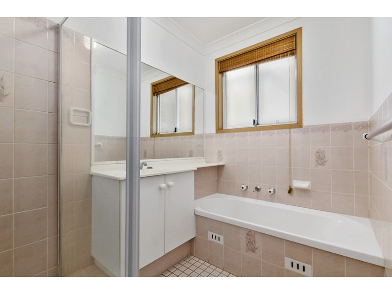 11 Osburn Place, St Helens Park NSW 2560