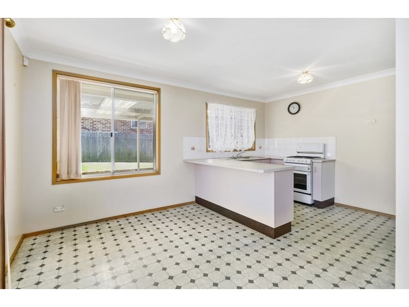 11 Osburn Place, St Helens Park NSW 2560