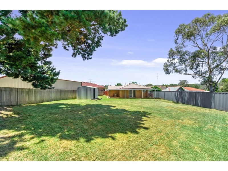11 Osburn Place, St Helens Park NSW 2560