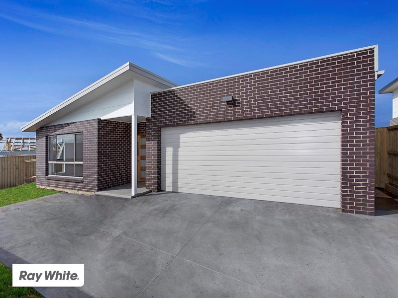 18 Arnold Crescent, Kiama NSW 2533